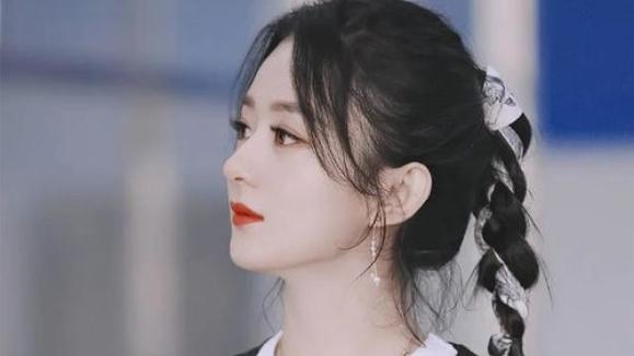 你知道吗？赵丽颖主演的《风吹半夏》播出近四年，含金量还在一路稳步上升。
作为阿耐