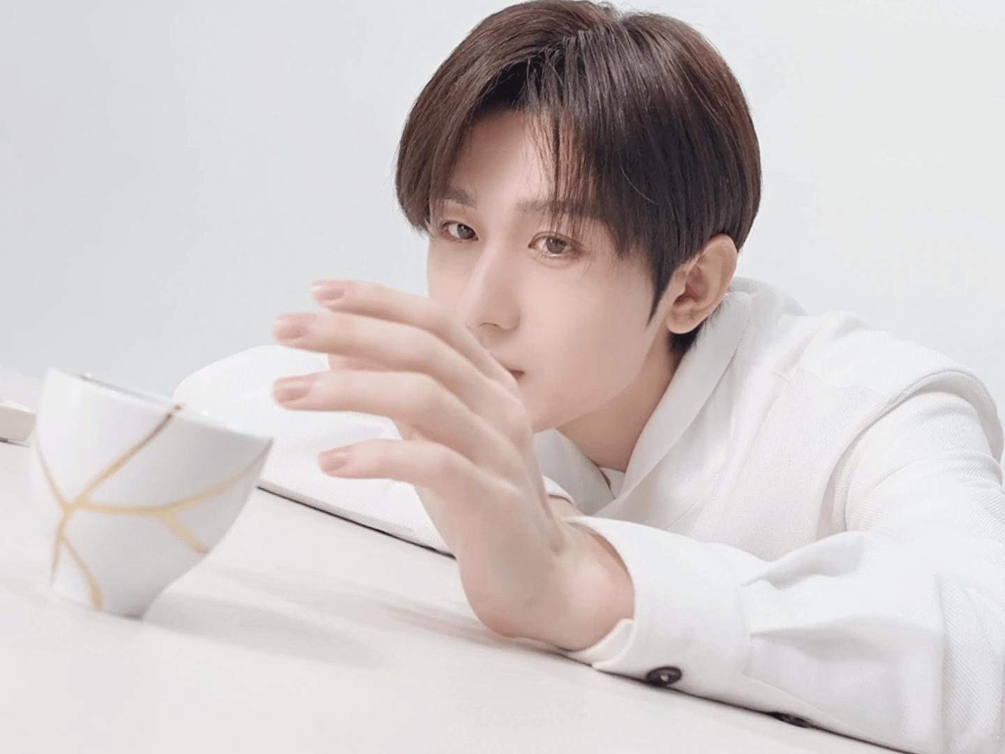 今晚刷了牙后，想了想，我又嚼了两颗口香糖～继续昨晚的梦境吧，求求了