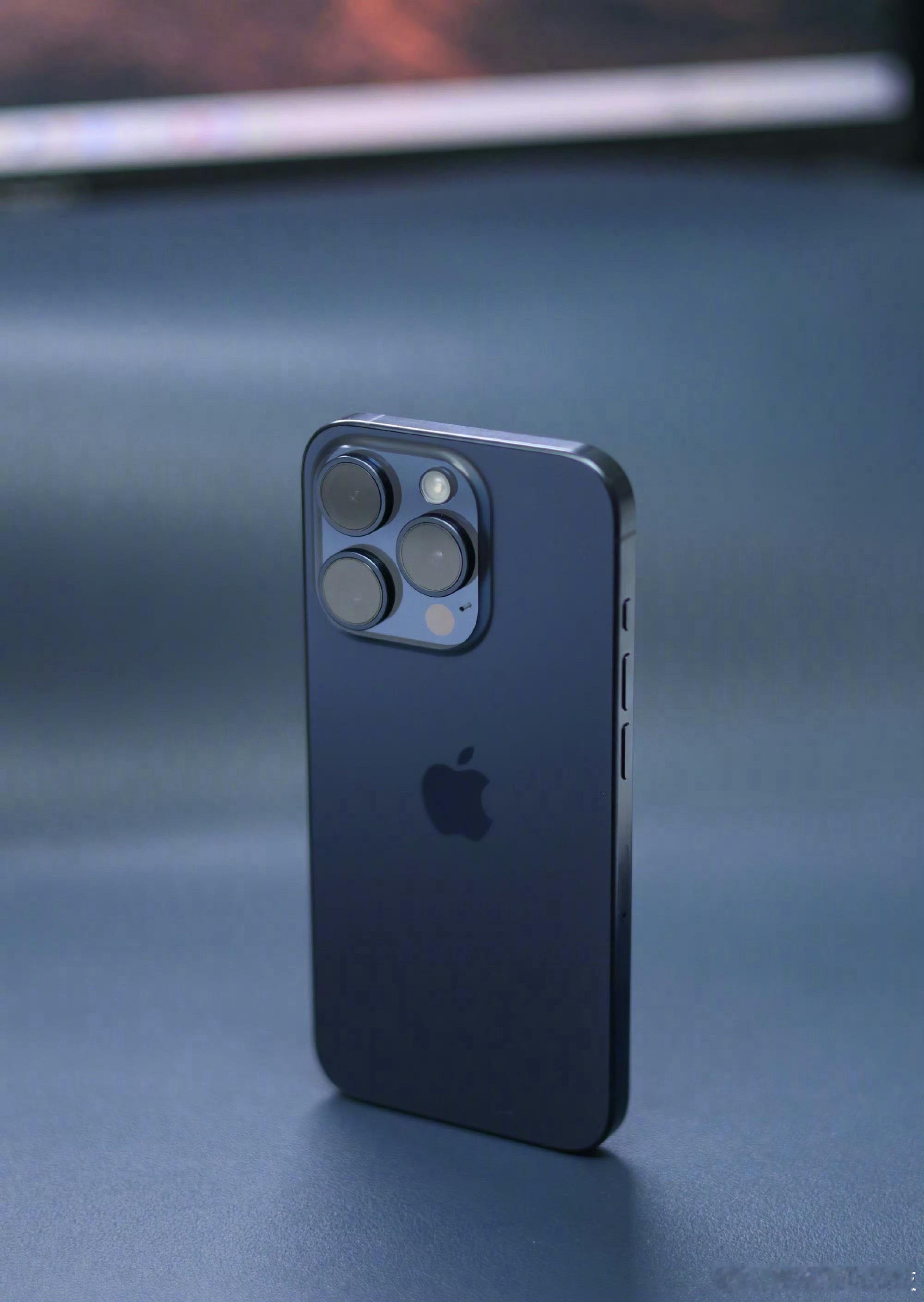 蓝色的15Pro真的非常经典