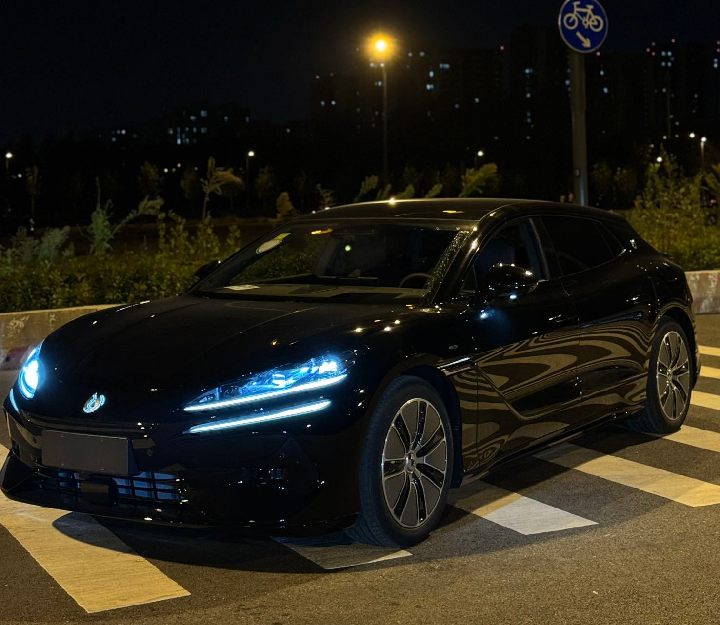 豪车超跑[超话]  24款腾势Z9 GT 四驱pro版,搭配2.0T发动机,三秒
