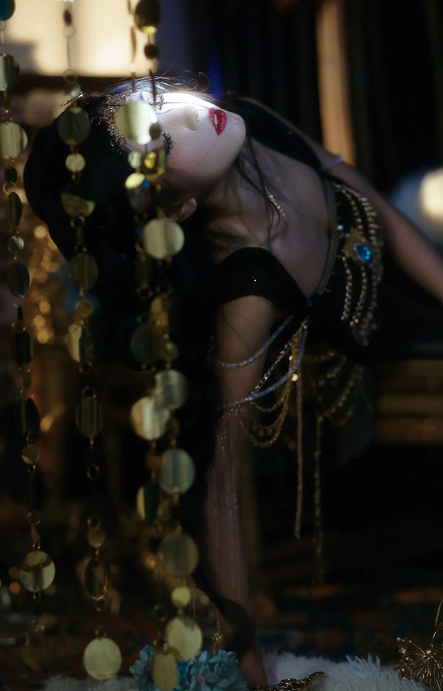 “强者往往具有向死而生的意识，而弱者则一心想得到怜悯与救赎。”