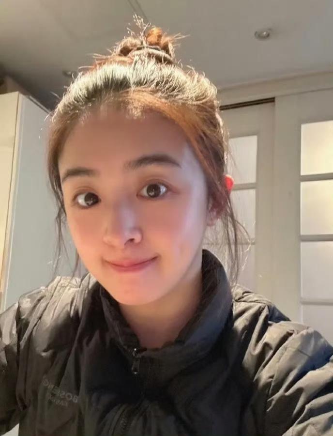 女星张含韵近日坦言，自己曾坚持三个月严格管理体重，却在短短一周的春节假期里反弹了