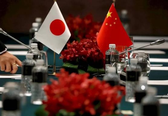 俄罗斯顶尖的国际问题专家看完日本连夜往九州运导弹的新闻，对着卫星通讯社的镜头沉默