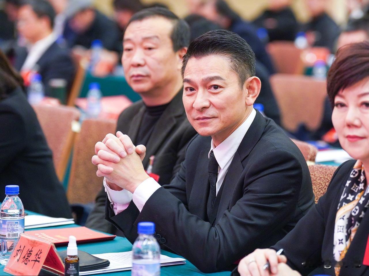电影人的盛会啊！你看见多少个熟悉的面孔？
没有了电影里的光鲜靓丽，只有生活中的淡