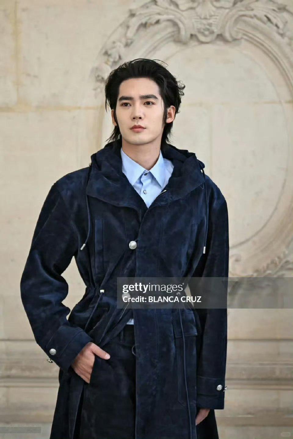 于适DIOR 造型出图，好像爱情电影的海报 ，g社出图也好帅 