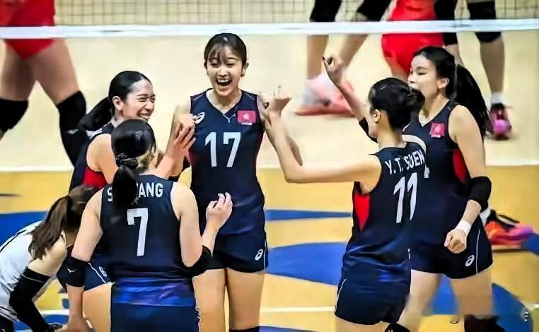 香港女排拒唱国歌之后，
最倒霉的人出现了，
不是他们本人，也不是他们的家人，更不