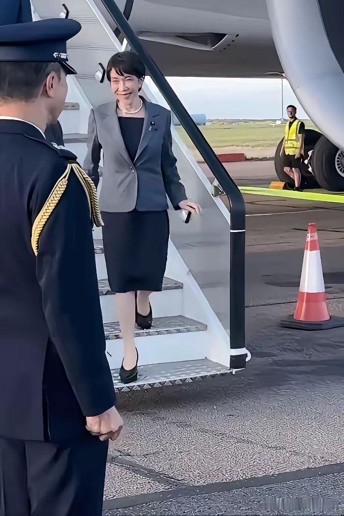 高市早苗肯定会外心里给英国记一个账，这排场搁谁心里也有落差啊，日本再怎么说也不是