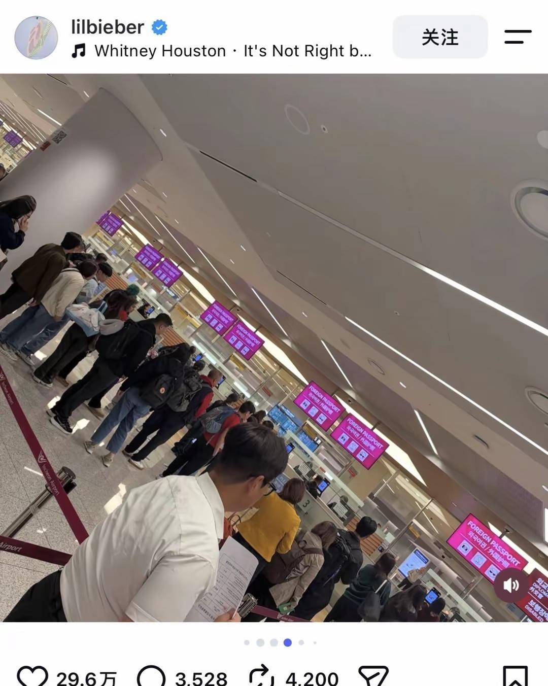 比伯入境🇰🇷。真来了！！真来了 估计周末要去圣水popup啊啊啊啊啊首尔街头