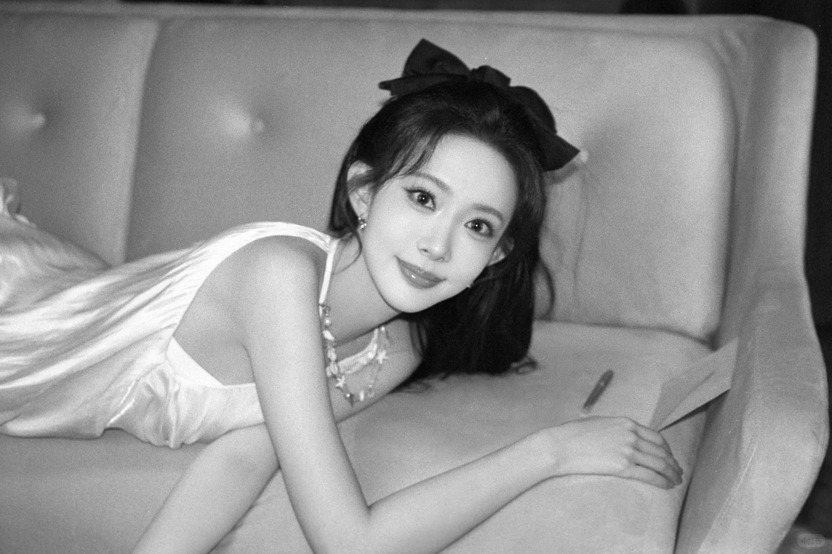 孟子义今日营业胶片照，如此美萌，完全是小公主来的