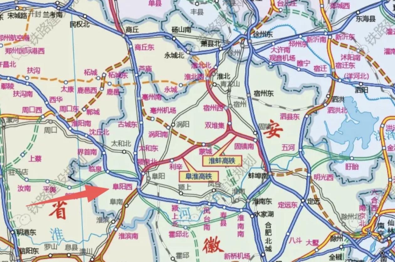 安徽第二大高铁站冲刺收官。阜阳西站主体封顶，预计今年8月完工，规模超合肥西站、黄