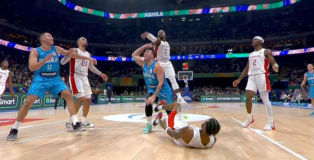 东契奇不满裁判吹罚被吹技术犯规，裁判：“这不是NBA，没有明星哨！”

在斯洛文
