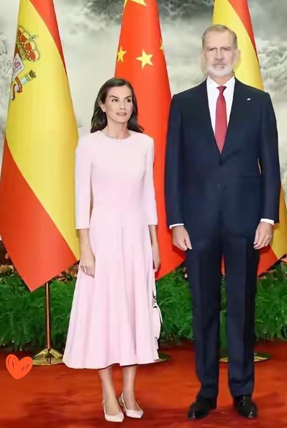 你敢信？西班牙这个远在欧洲的“邻居”，最近成了咱们中国破局西方围堵的关键帮手？咱