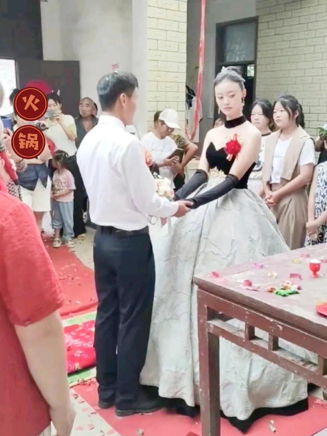人生如戏全靠演技，48老王拿下28岁二婚小少妇的爱情冒险故事
老王，一个普通的中