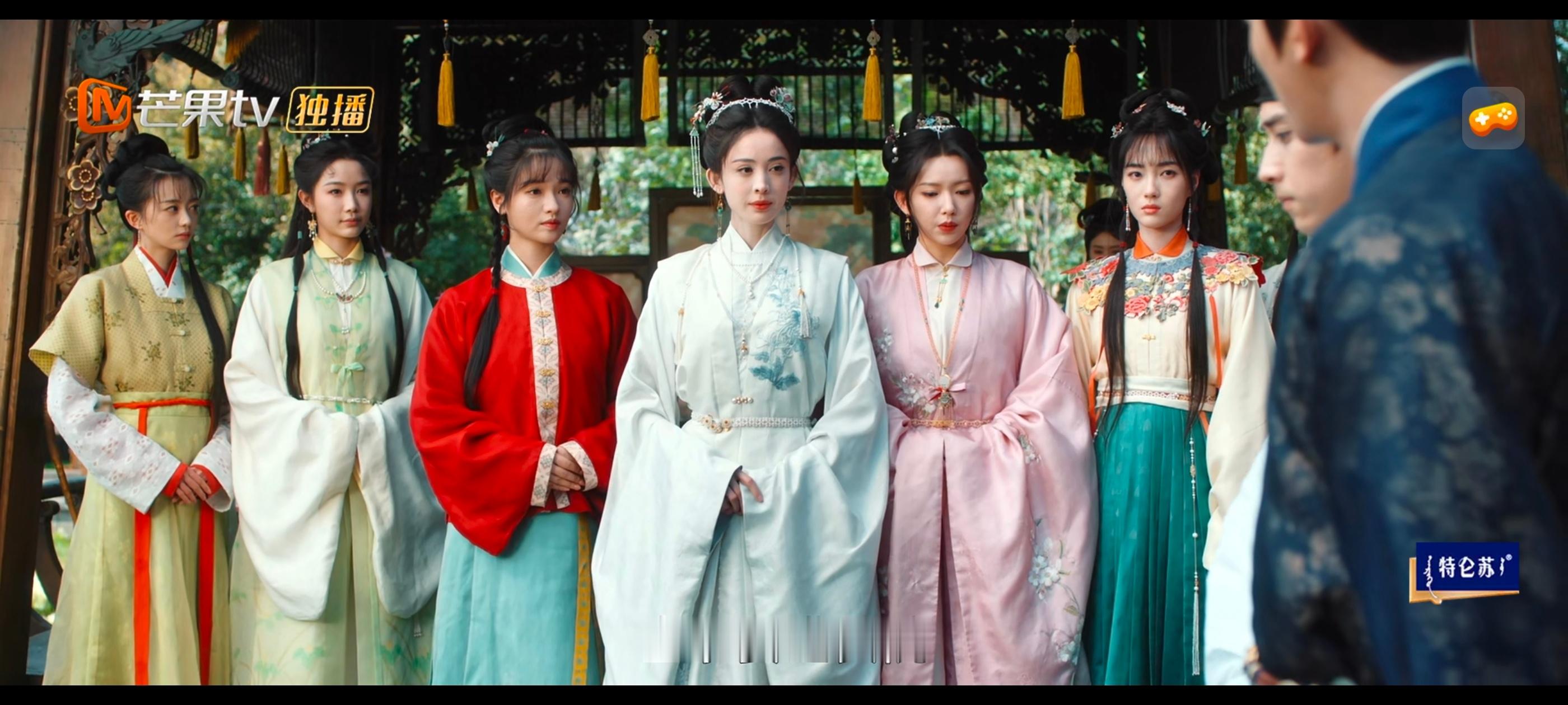 茶骨造型加上后期的调色滤镜导致女角色们同框既没什么美感也不和谐 