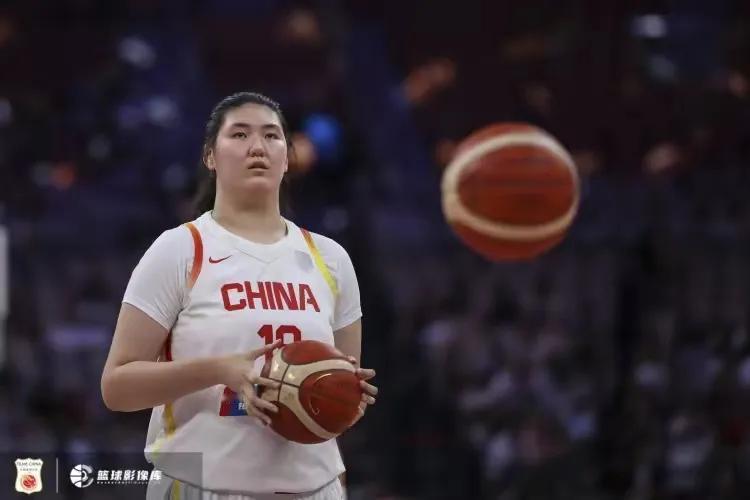 在近日结束的女篮亚洲杯季军赛上，中国女篮以101-66的大比分大胜韩国女篮，其中