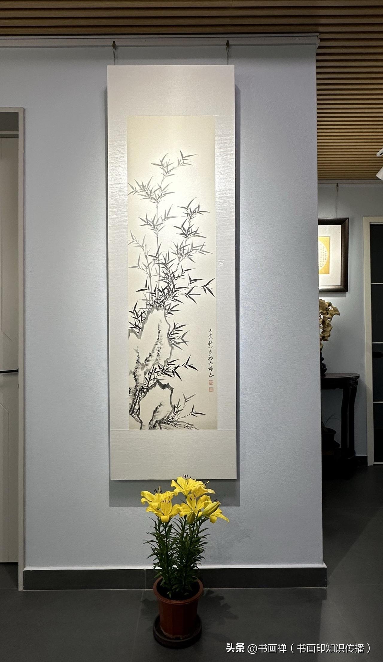 杨春先生是现在画竹的画家中比较执着的一人，很多人说：那叫一个绝呀！在墨竹书画 杨
