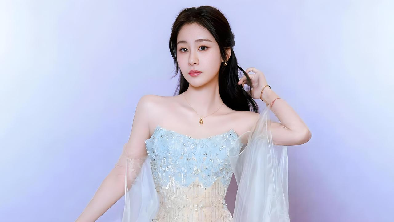 表面“黄花大闺女”，背地却偷偷生子的4位女星，最后1个想不到。
张碧晨的“带球跑