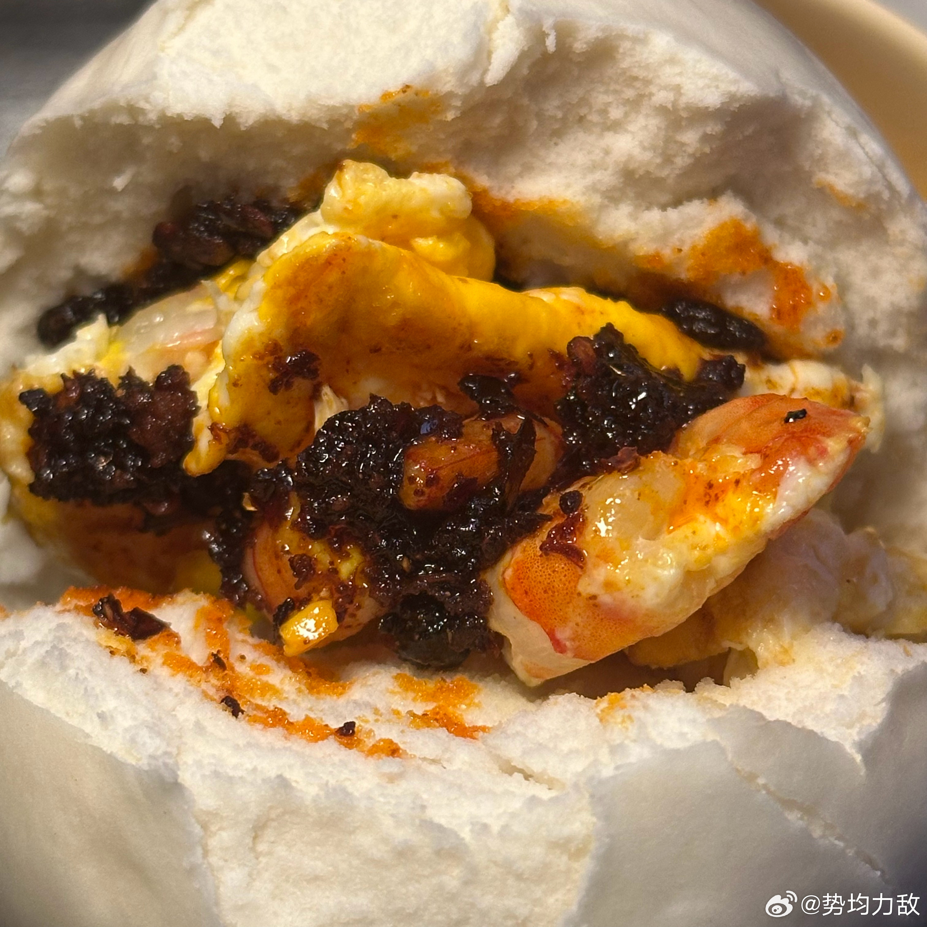 什么都是假的只有我的馒头夹老干妈才是真的 