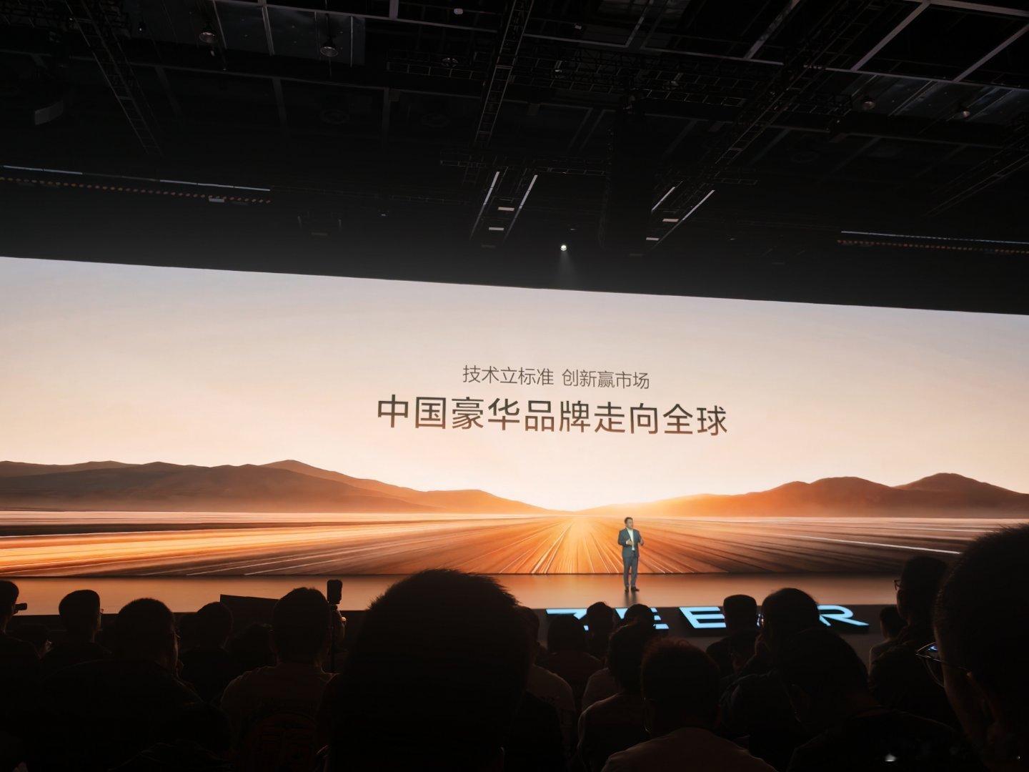 极氪8X SEP浩瀚超级电混，混动领域首个三电机兆瓦电驱。 宁波·宁波东钱湖望岚