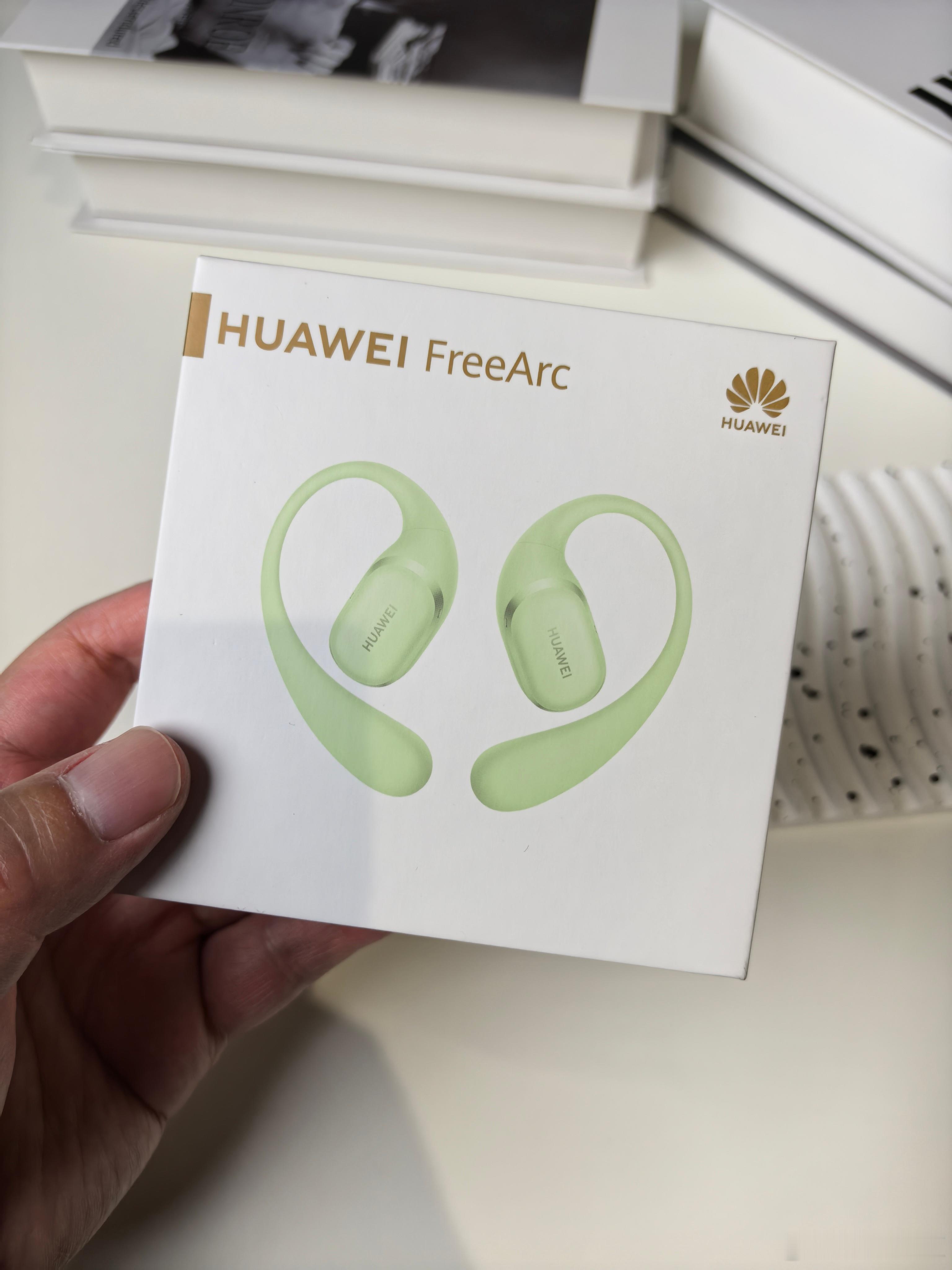朋友为了督促我减肥送了我一个绿色的华为FreeArc好家伙，真爱了 ​​​