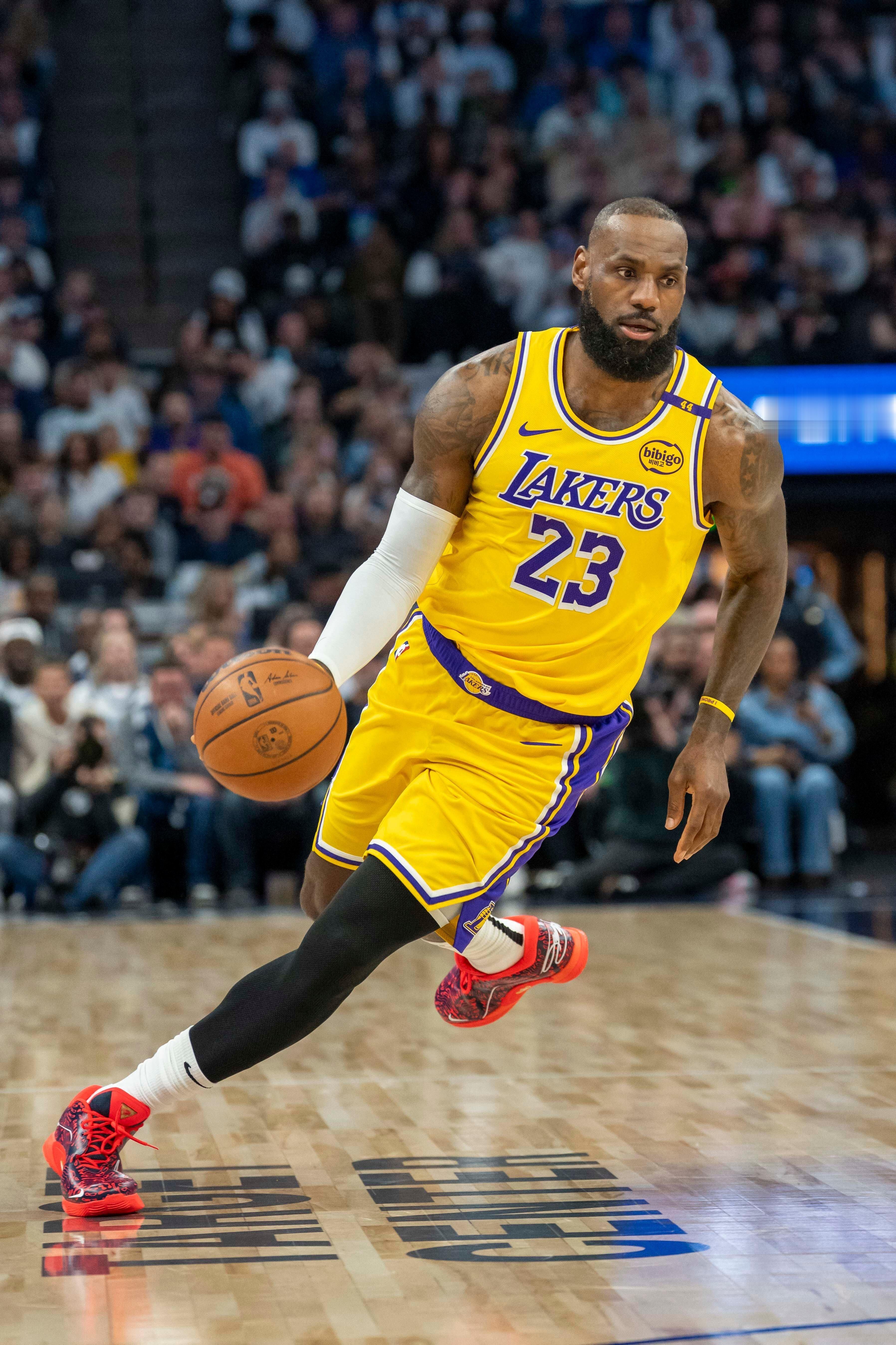 詹姆斯离开了湖人队！詹姆斯将出战第24个赛季，继续自己的NBA传奇生涯再见🖐?