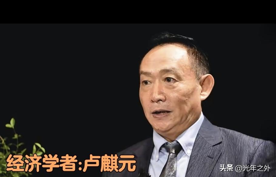 卢麒元：油价一涨啥都跟着涨，该让人民币扛，还是让老百姓扛？

油价一涨，运费涨，