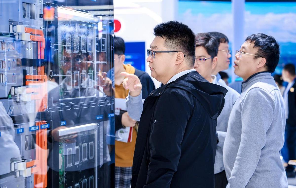 中科曙光把算力底座给国产化了，不靠别人，自己搭台子。
不是堆芯片，是搭了套能跑大