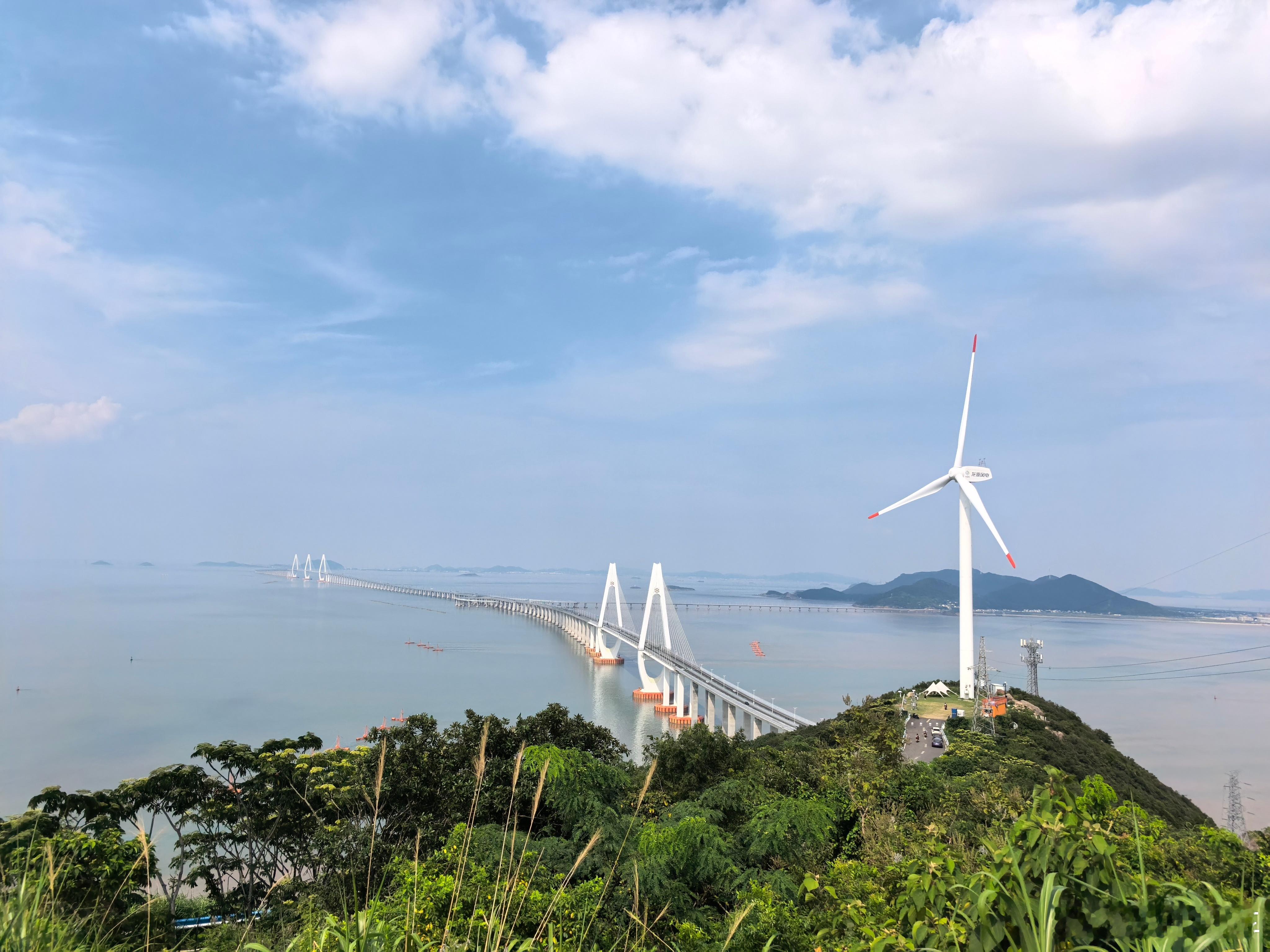 舟山海边风景真不错~似乎全世界都在宁波拍车，今天又偶遇一台新款小鹏P7，确实帅[