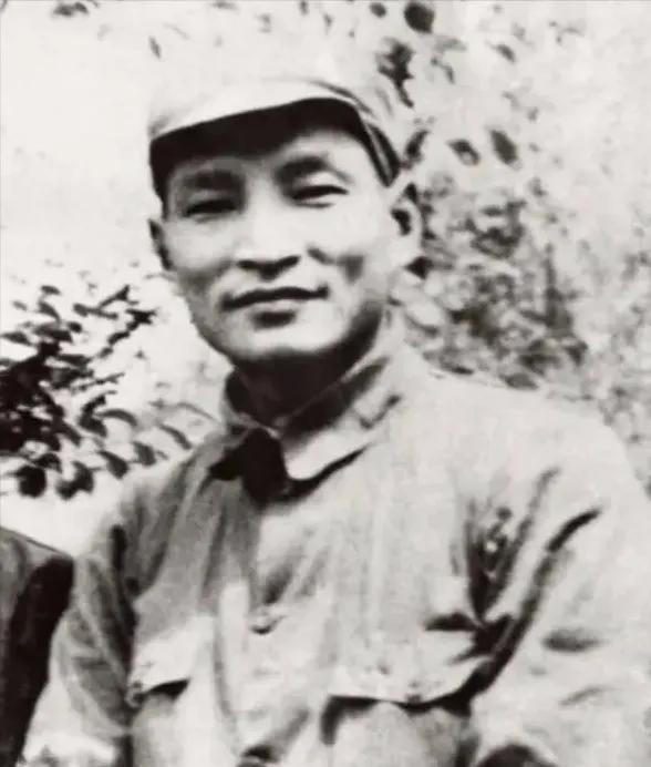 1970年，福州军区司令韩先楚收到一份密电：下放到江西劳动的陈云重病不起。韩先楚