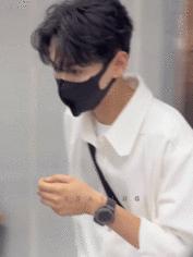 不知道这个田栩宁拿什么输田栩宁这张脸好权威田栩宁机场，不知道这个田栩宁拿什么输！