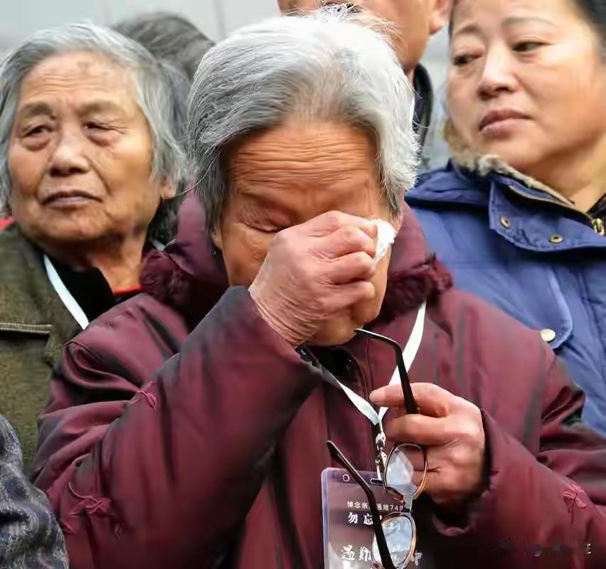 2021年底，丹阳的60后陈女士经朋友汪某介绍，得知江西庐山西海有一家“高端疗养