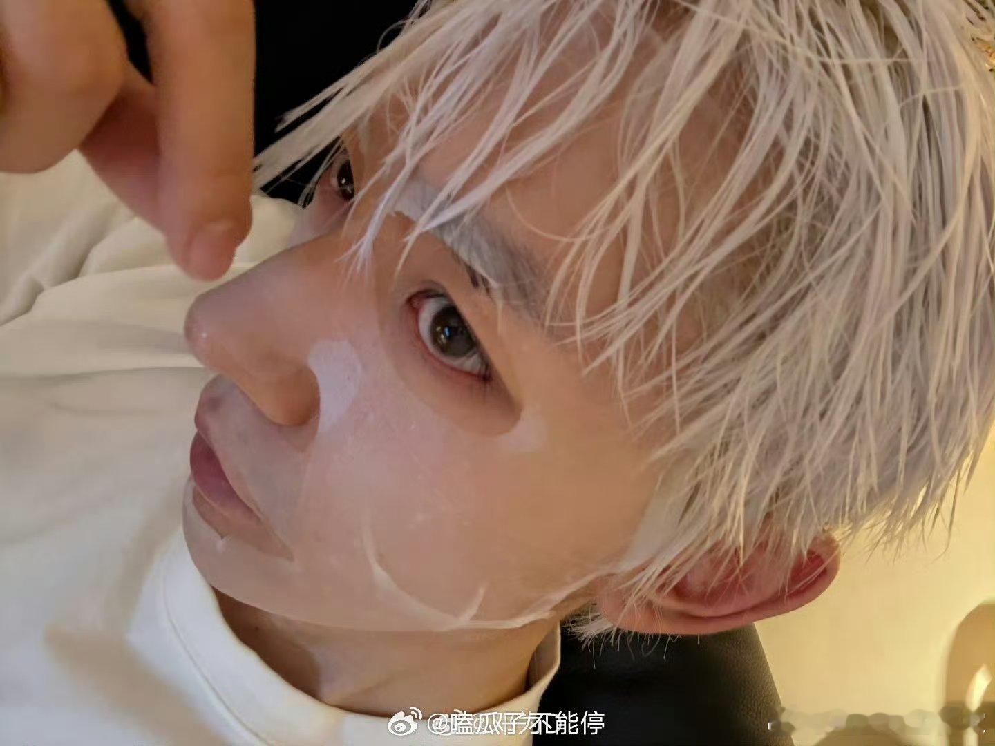 邓为七夕自拍，这鼻子太优越了，怼脸硬帅啊[yeah] ​​​