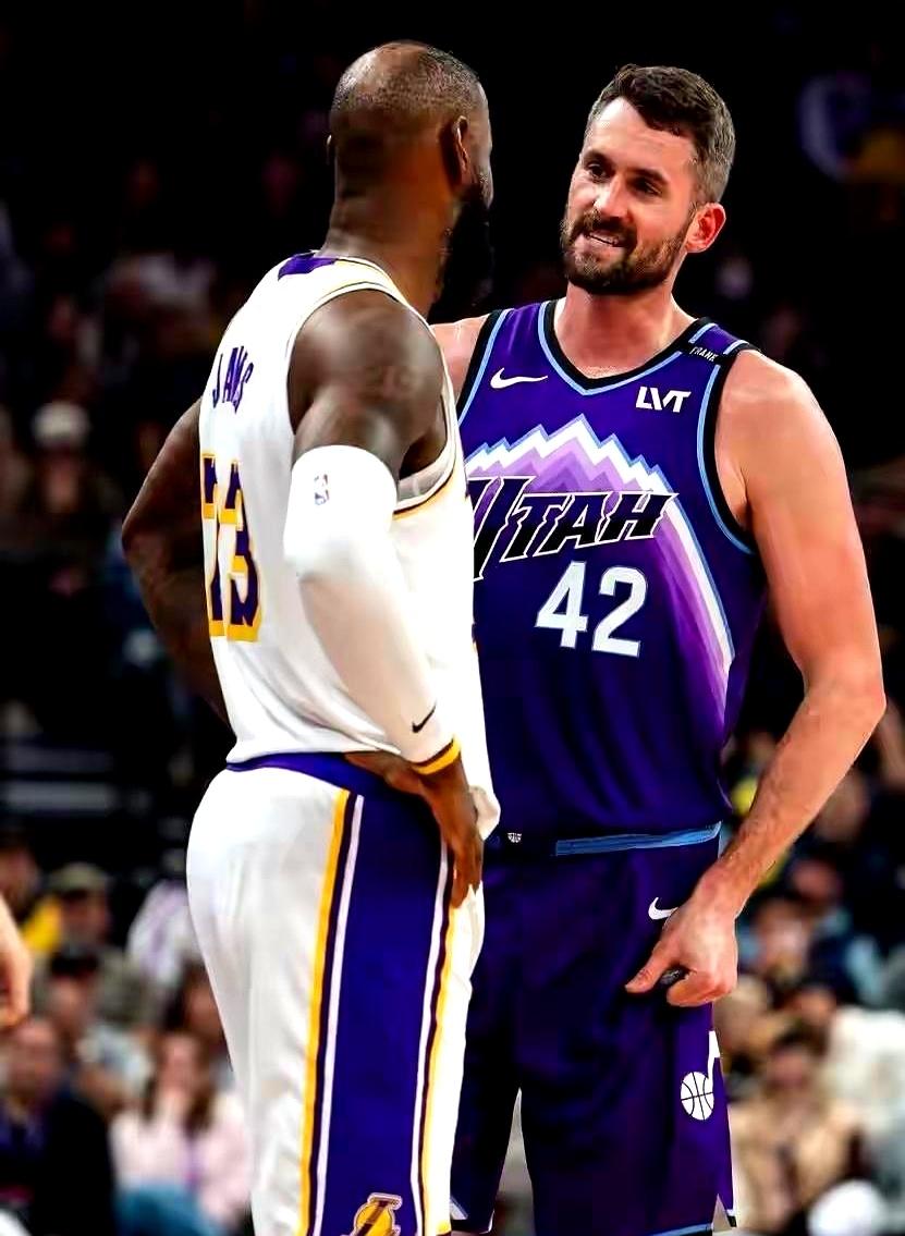 少了艾顿湖人差点翻船
 

湖人缺艾顿后进攻轴心缺失，替补中锋海斯吃饼、篮板都不