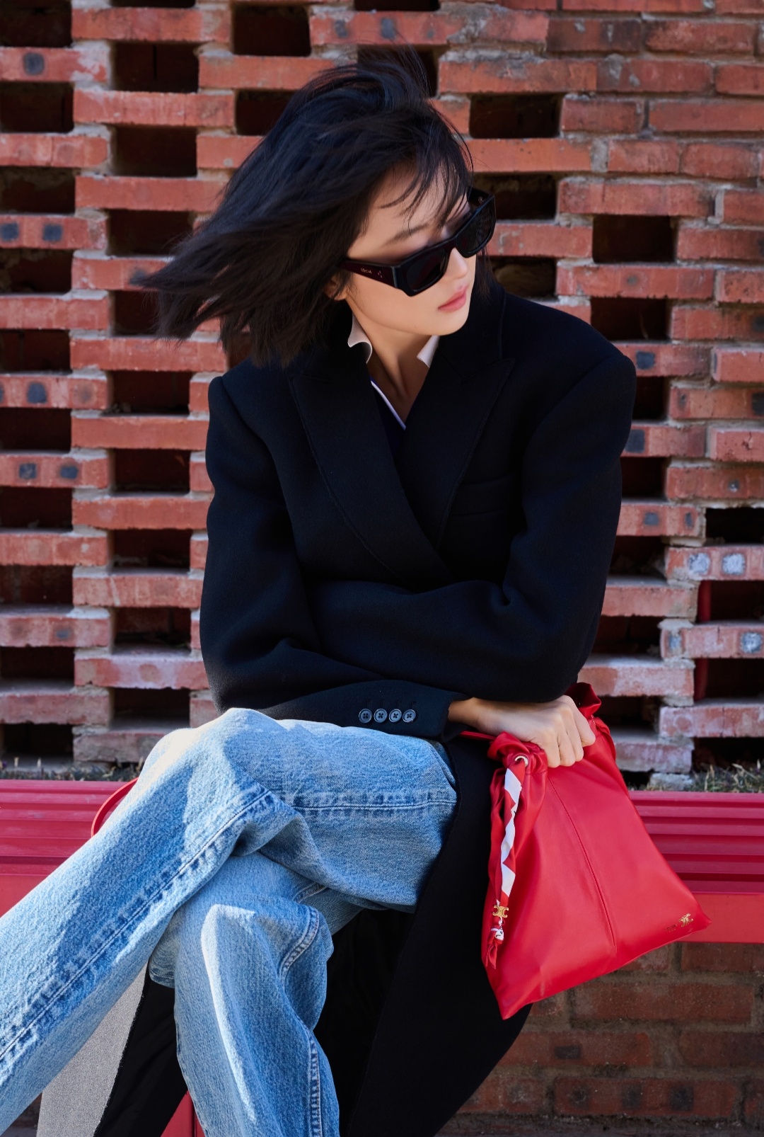 孙千的一组日常图片～“大风帮我吹造型” 