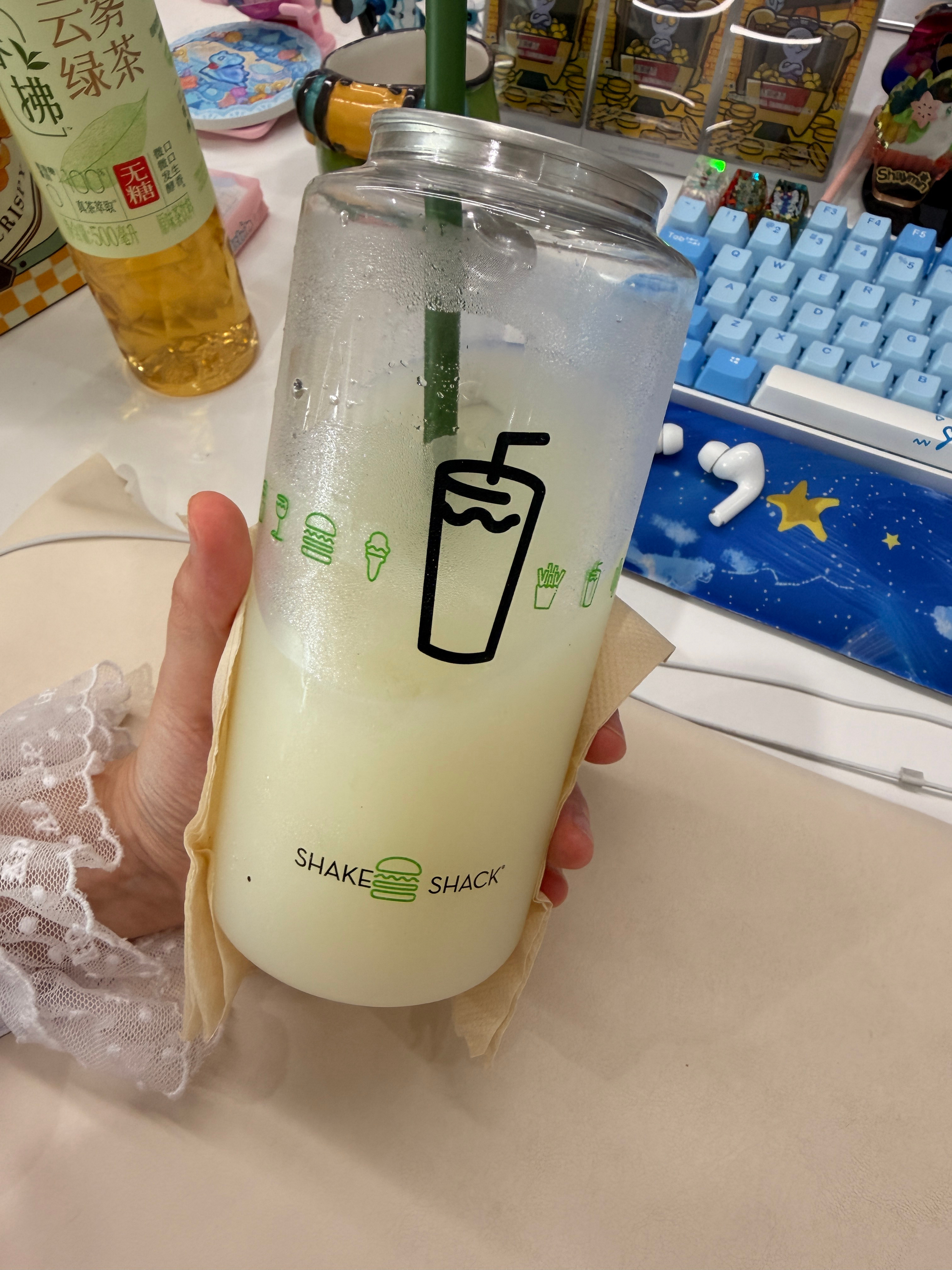 只有拿在手上才知道710ml是多少🙉 