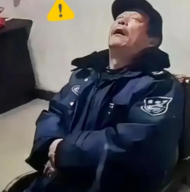 2022 年，广东清远，60 岁的成某做保安三年，月工资 2100 元，长期存在