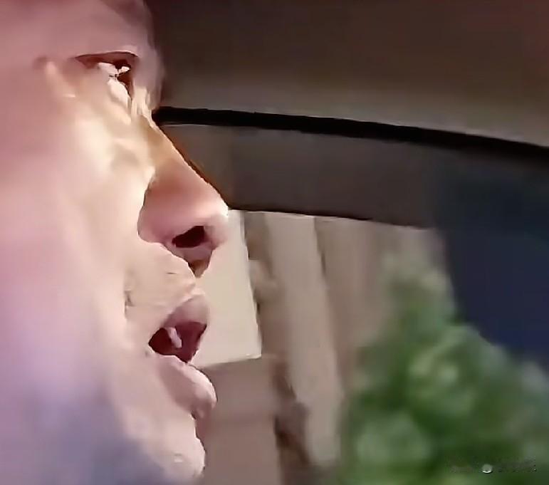近日，河南平顶山，一女子打网约车，路上司机师傅接听电话，断断续续能听明白，是他1