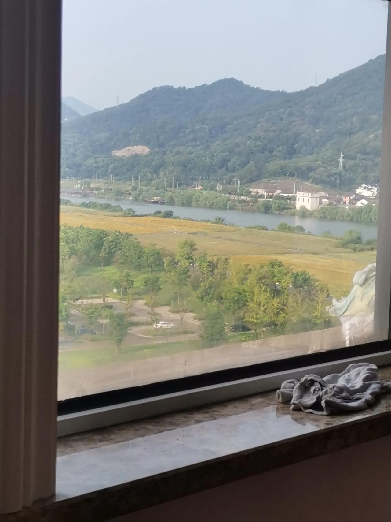 今天是九月的第一天
是开学的第一天
是强降温结束的第一天
是大休后小休的第一天