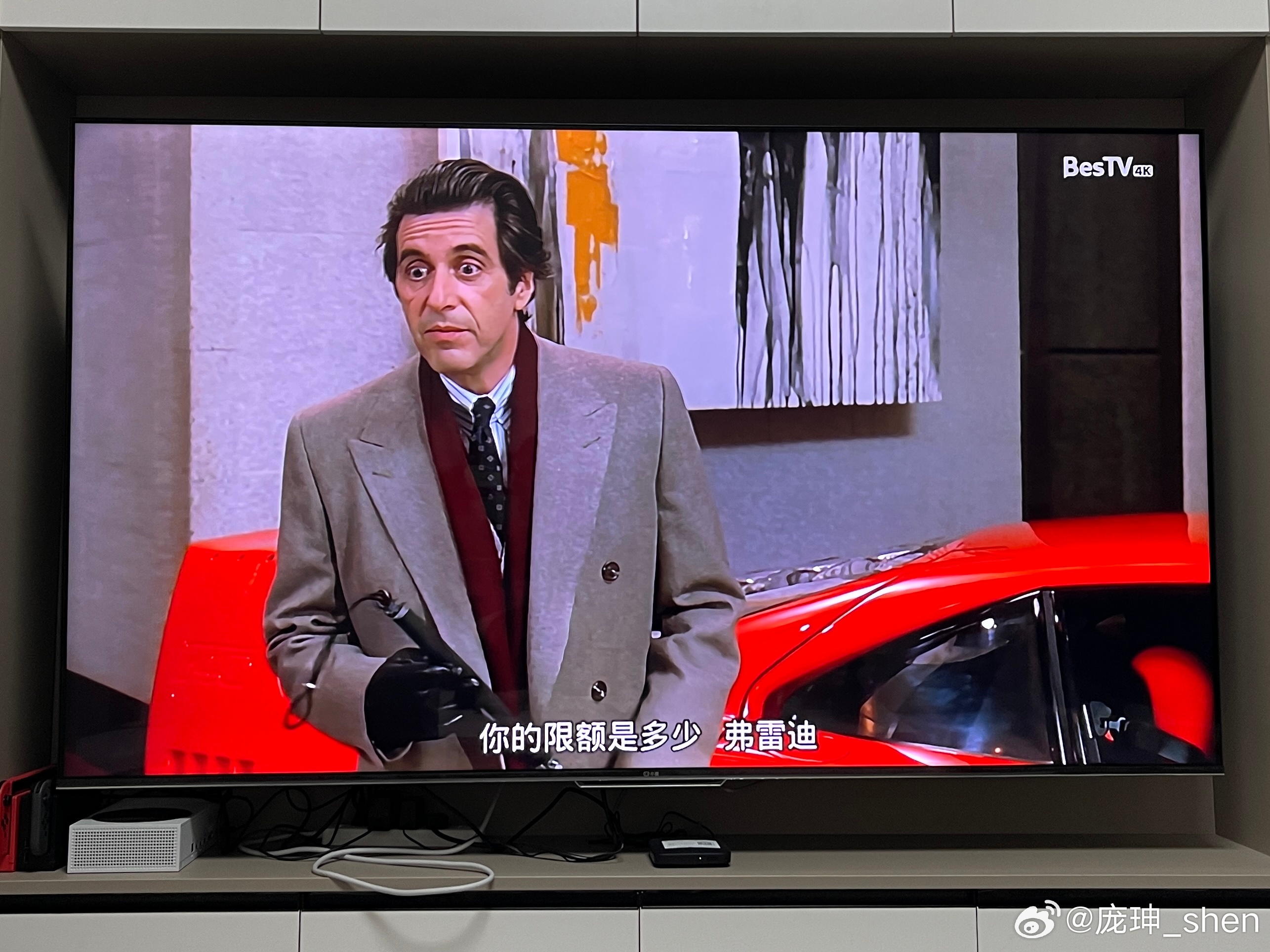 今天下雨，在家看电影，阿尔·帕西诺配上红色法拉利Mondial，确实经典[心] 