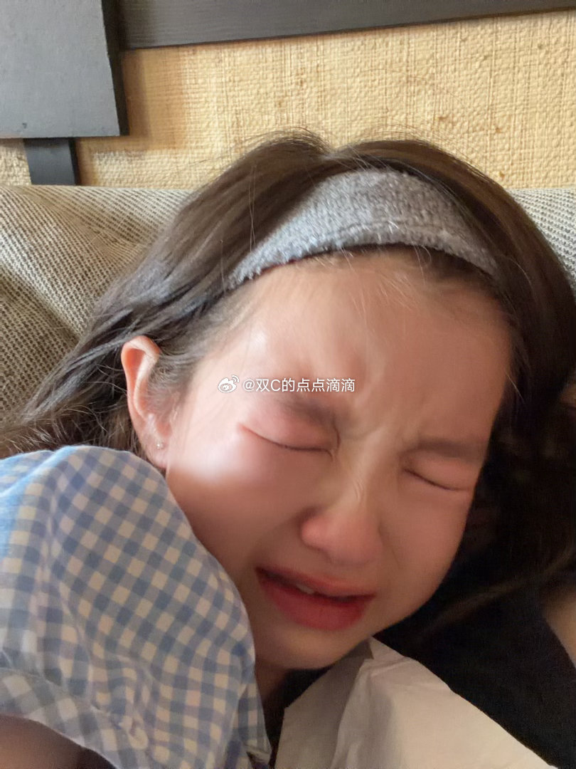 回家了哭得好厉害有好朋友要转学她好伤心哦哭一路 到家还要哭 