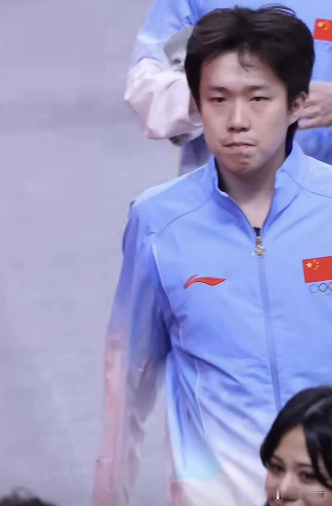 国羽，国乒一`样的结局，国羽男团2一3输了，女团3一0赢了
国乒男团2一3输了，