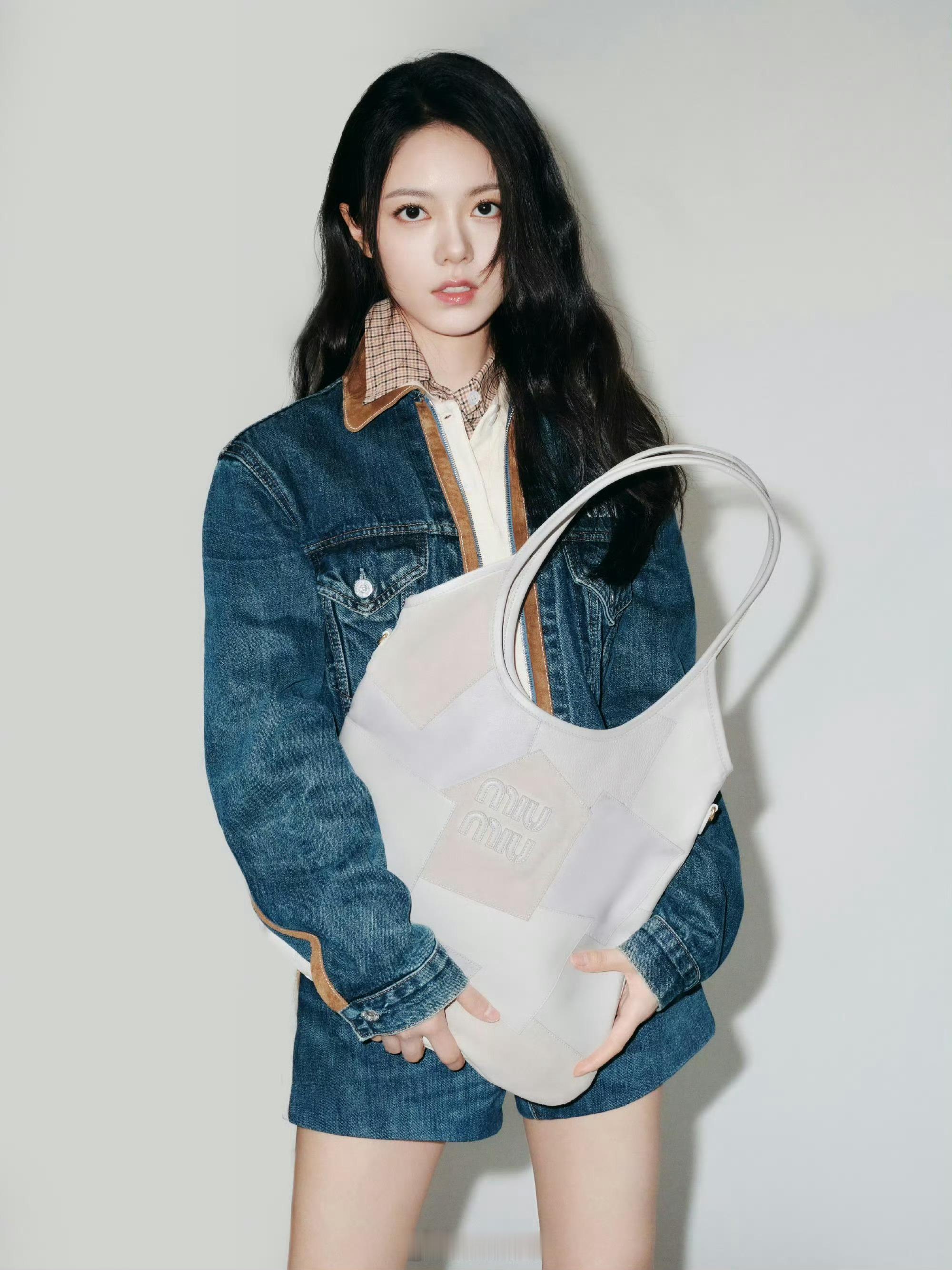 MiuMiu唯爱00花 ​​​
