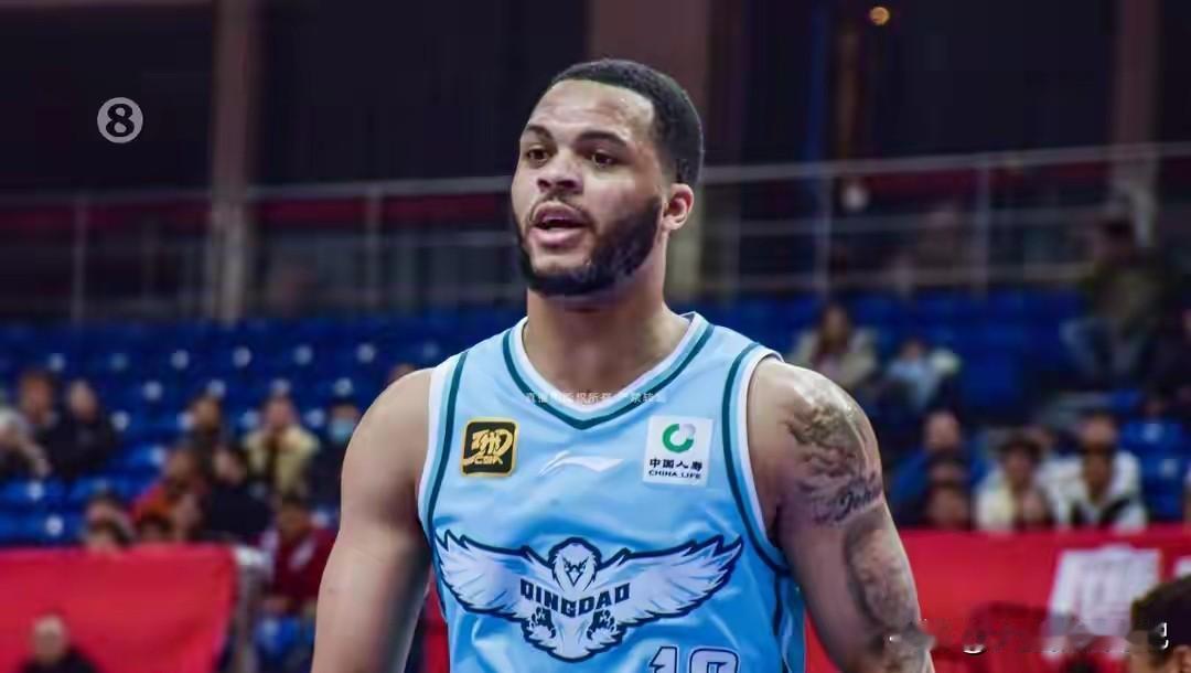 韦斯瑟庞被罚3万，刘维伟也受牵连！
在对阵北控的比赛中，青岛外援韦斯瑟庞因不满判