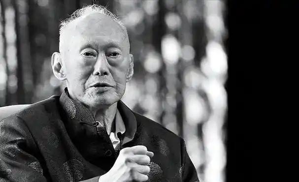 被一国赶出门、穷到连淡水都要买——这个弹丸小国如何逆袭成全球最富？

1965年