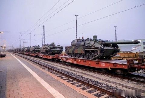 军演调动中的勒克莱尔，隶属法军第二装甲师501装甲团坦克装甲车辆兵器影像外军影像