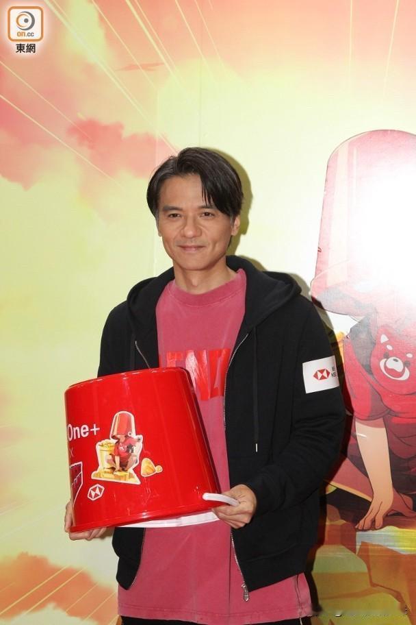 想不到他宁愿亏一百三十几万都要卖出套房子啊，为什么呢？
话说昨晚，香港媒体就传来