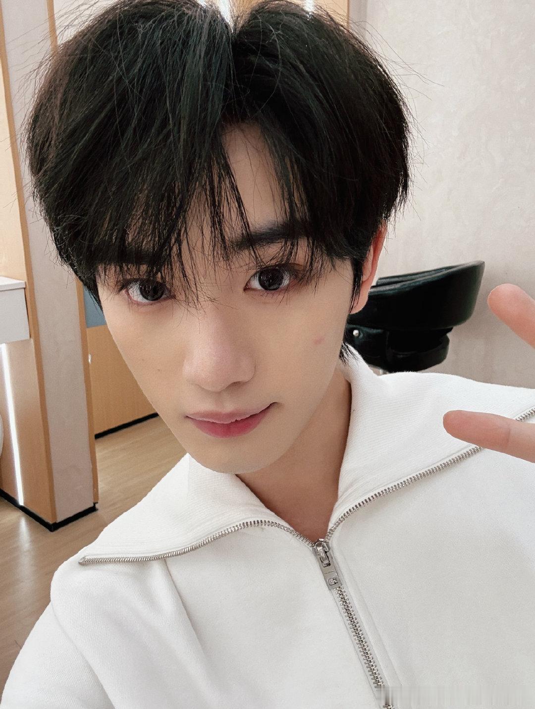 丁程鑫想要丁程鑫得到丁程鑫：我想要！ 全员：安排！这团宠地位稳稳的没跑了你好星期