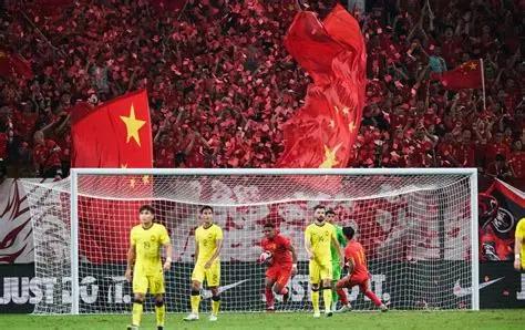 热搜挂两天骂国足怂不敢碰佛得角，足协辟谣无人理。都靠骂战赚钱，谁还关心国足死活？