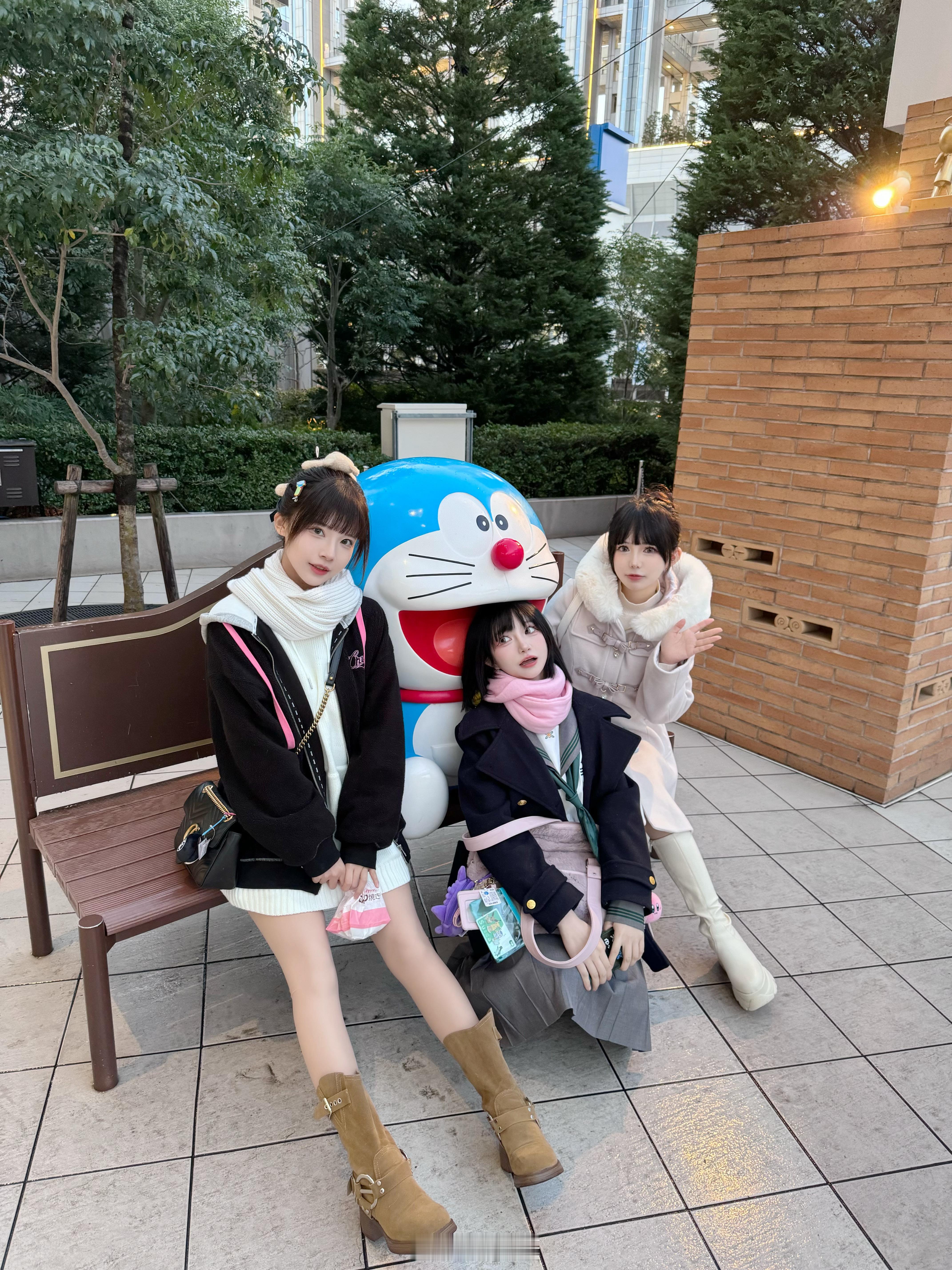 照片更新：出来玩和 拍了好多照片，慢慢发发！我们是川渝三婆娘，回去哩[老师爱你]