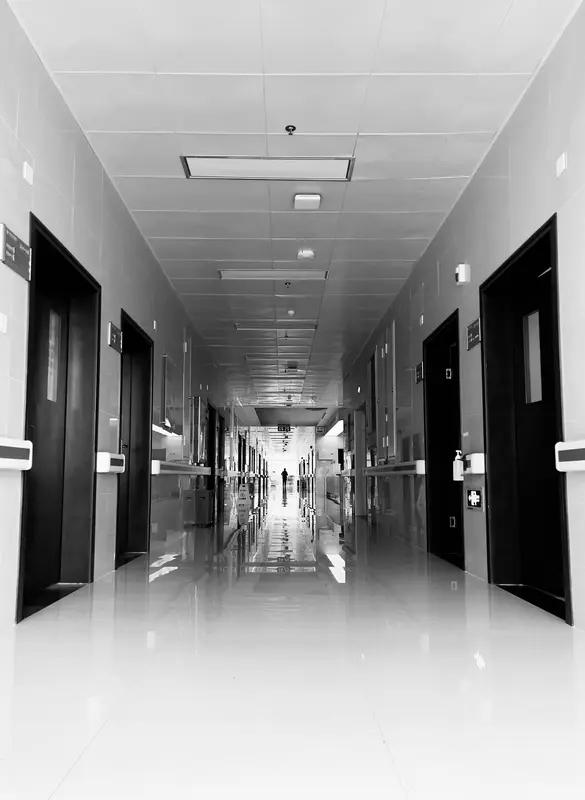 江西一医院在5点半下班准时关空调被投诉，病人住院热到睡不着，大喊大叫怒讨说法：住